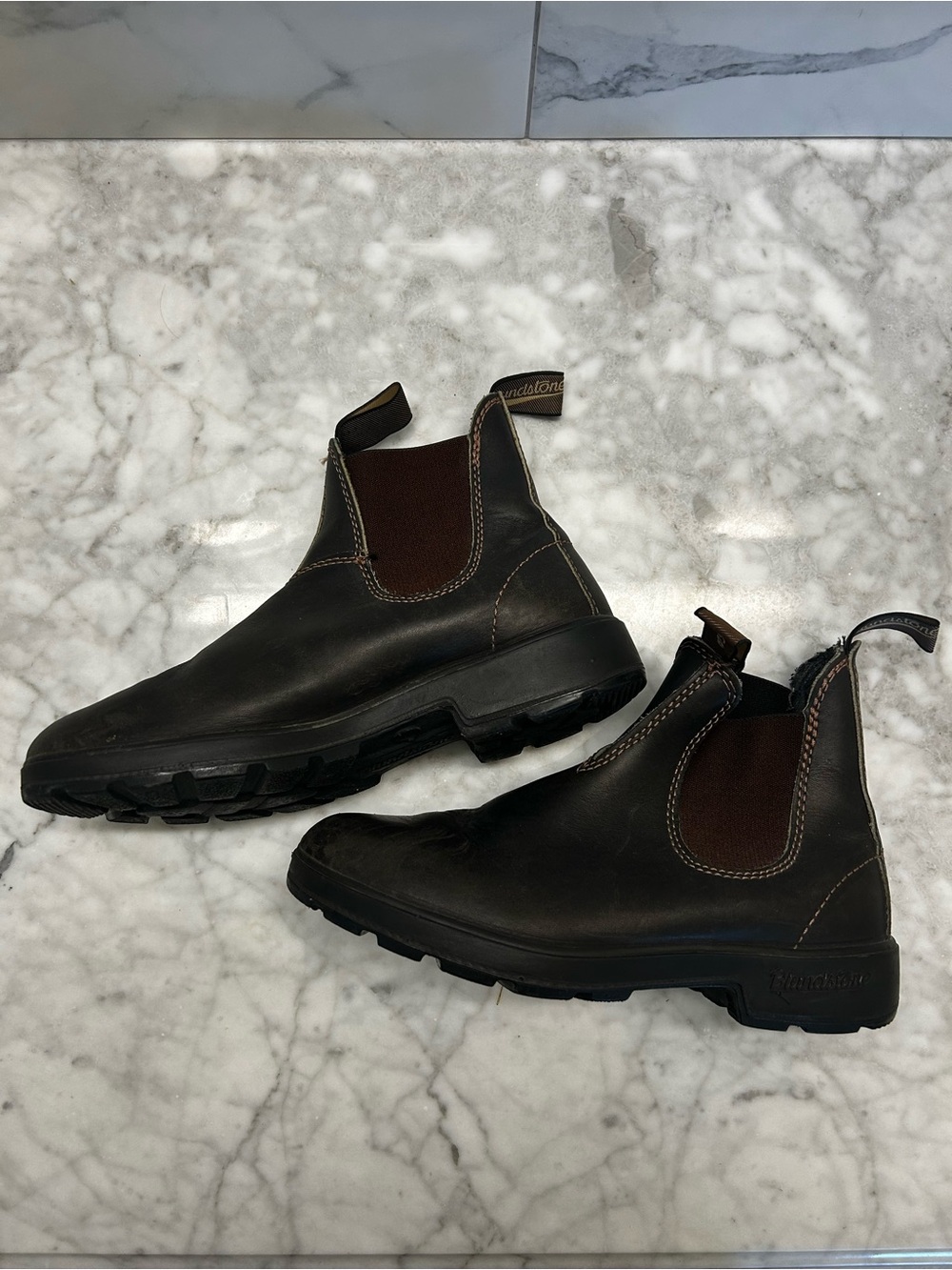Blundstone Leather Chelsea Boots — Size 5 - Brown - Used
